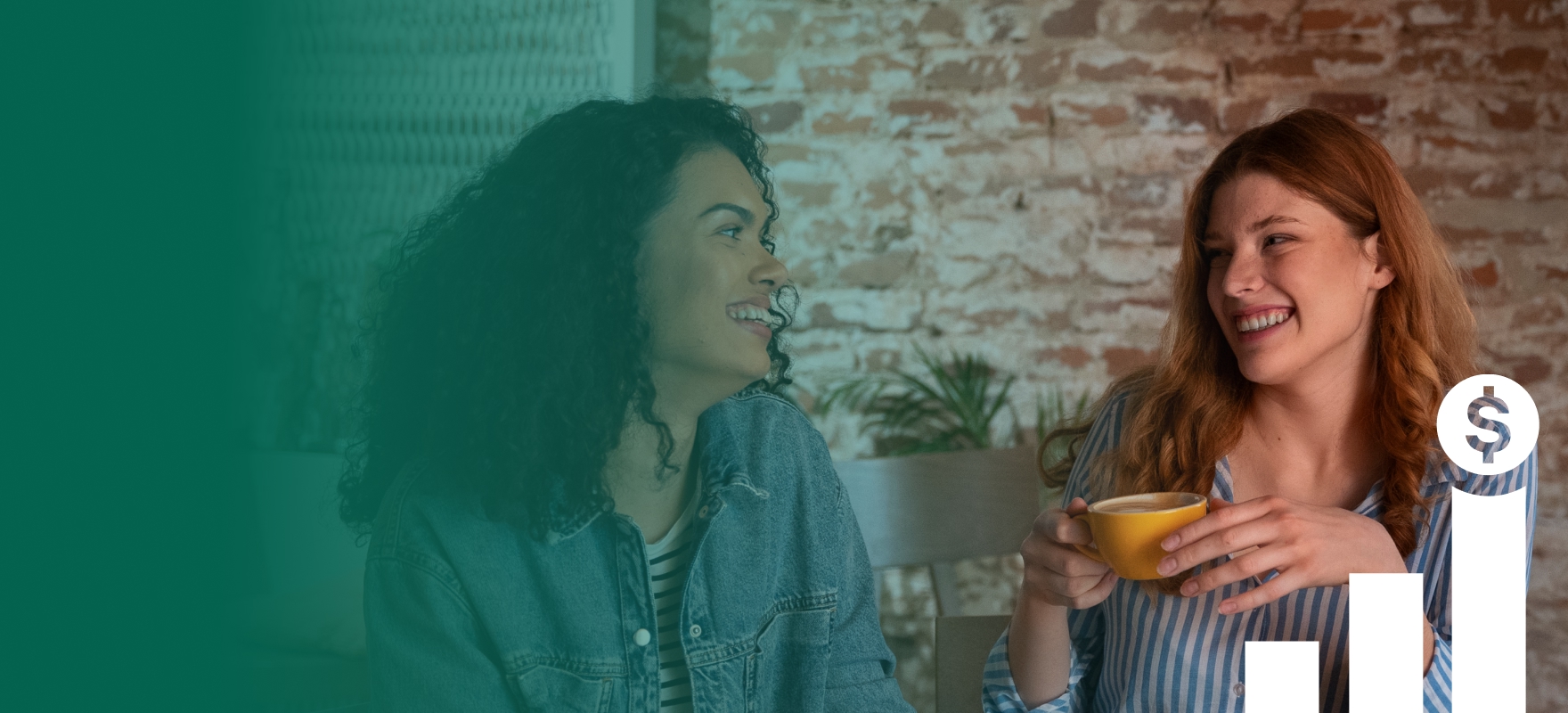 Dos mujeres tomando café